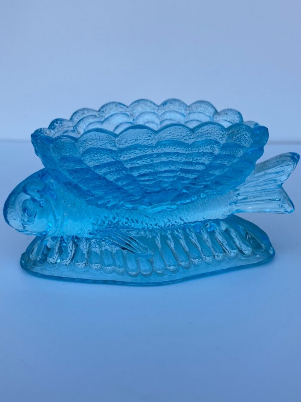 L.G. Wright Aqua Scalloped Flying Fish with Basket Toothpick Holder #77/59